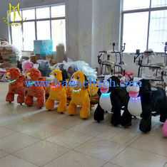 الصين Hansel electric walking horse toy plush toys stuffed animals on wheels used carnival rides for sale kids play ground المزود