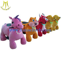 الصين Hansel pedal battery powered walking horse toy plush motorized animals المزود