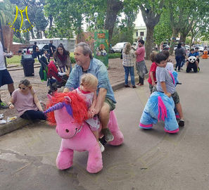 Hansel family park games stuffed electric walking horse toy ride for kids المزود