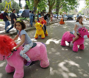Hansel battery operated ride toy animal walking toy horses for amusement park المزود
