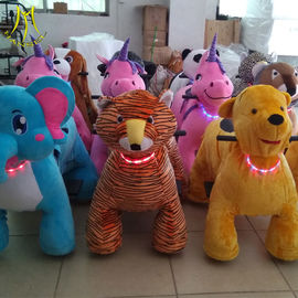 Hansel  hot selling plush motorized riding animals  children coin operated walking animal toy rides المزود